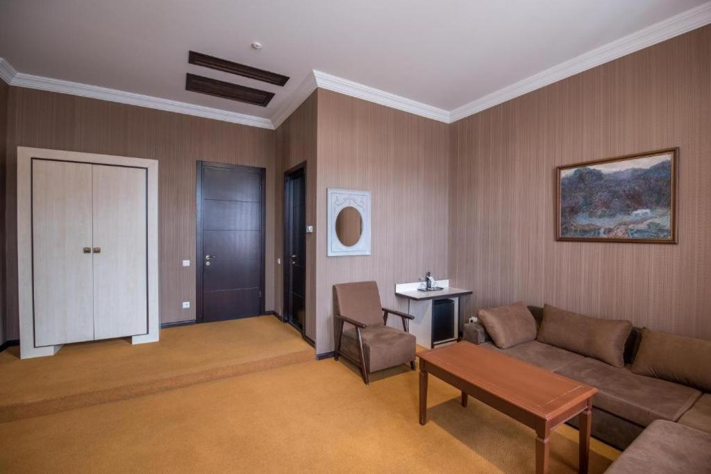 Hotel Rike Park Tbilisi Exterior photo